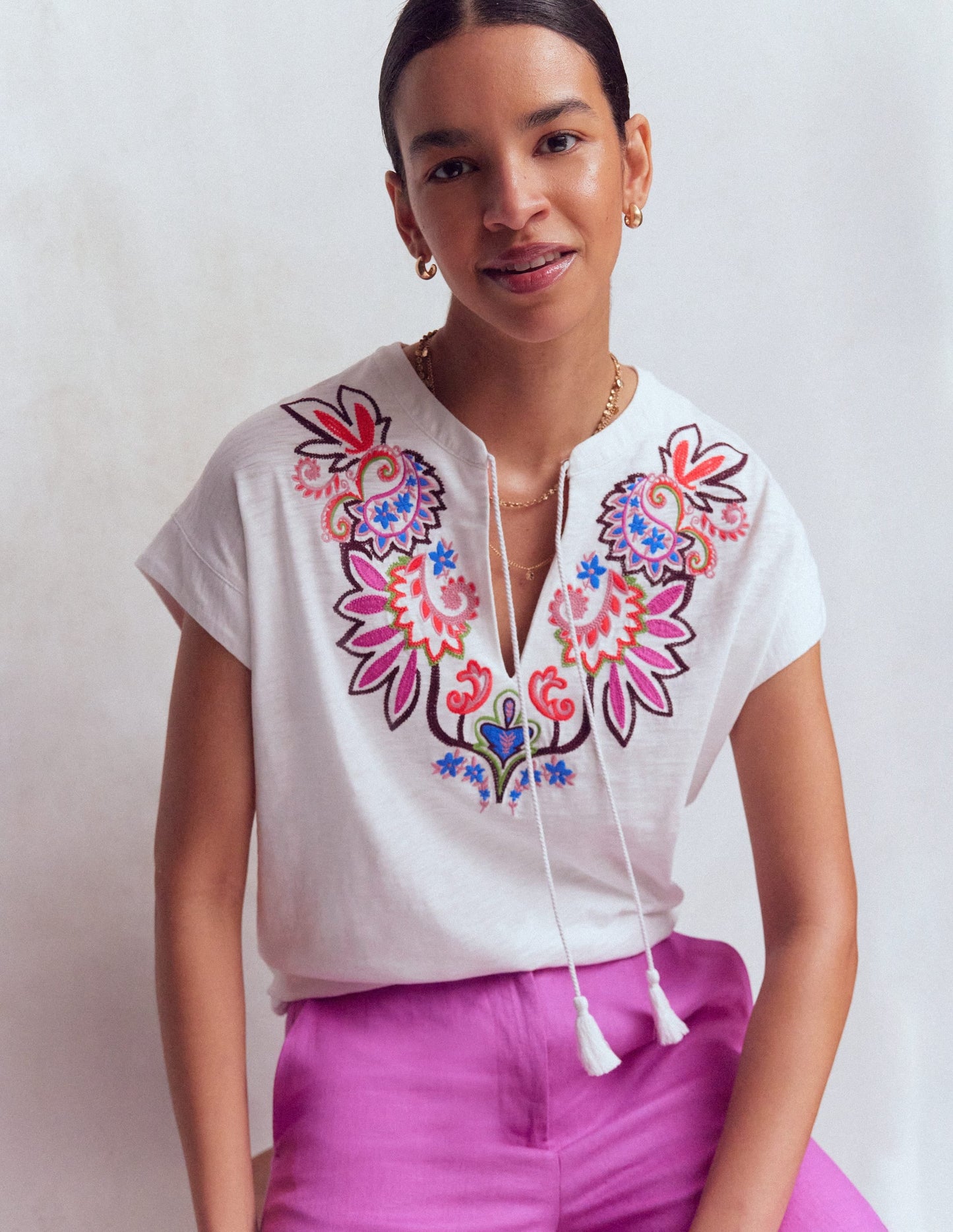 Nina Embroidered Notch T-shirt-White - Multi Embroidery