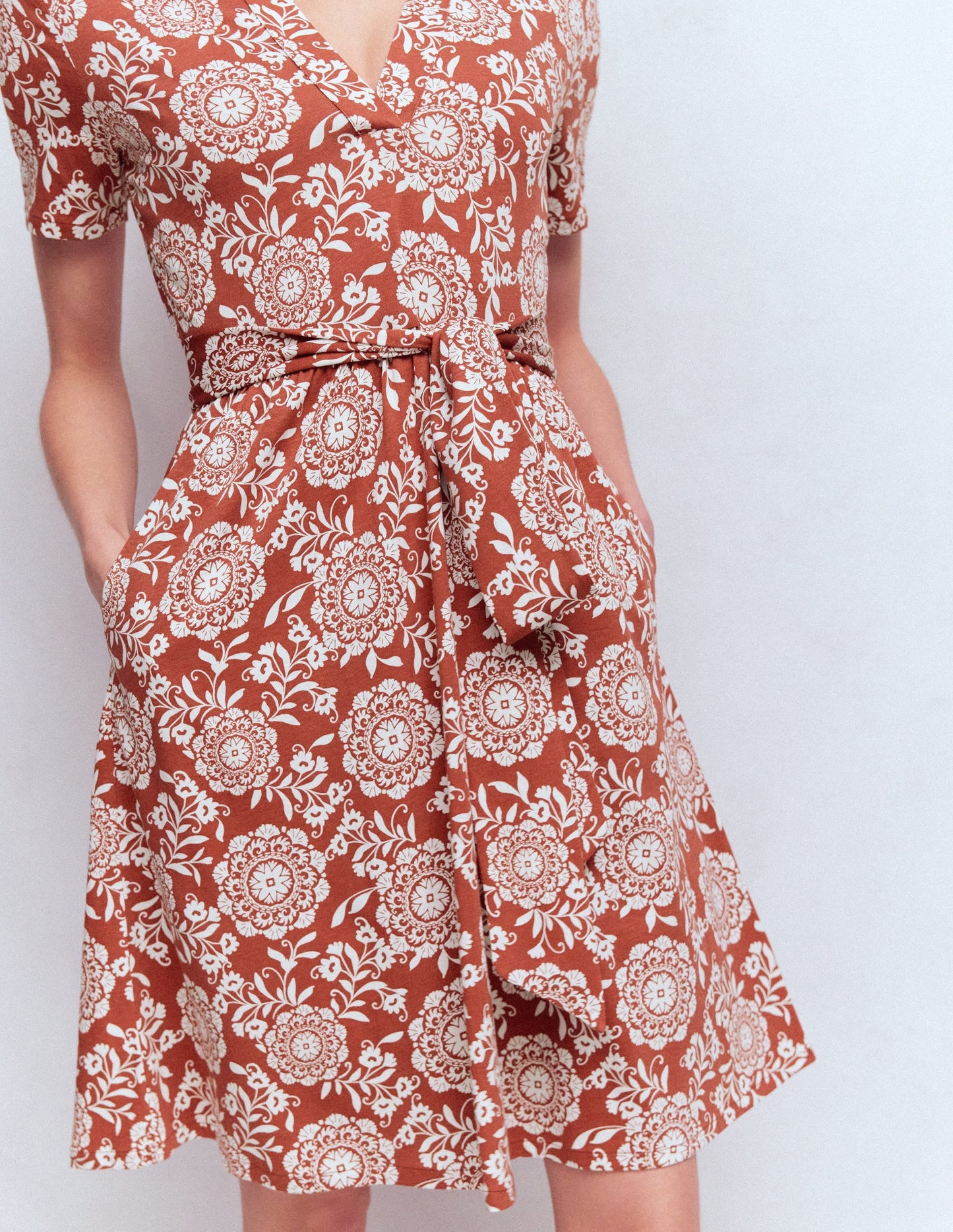 Daisy Flippy Jersey Dress-Brown, Decorative Blossom