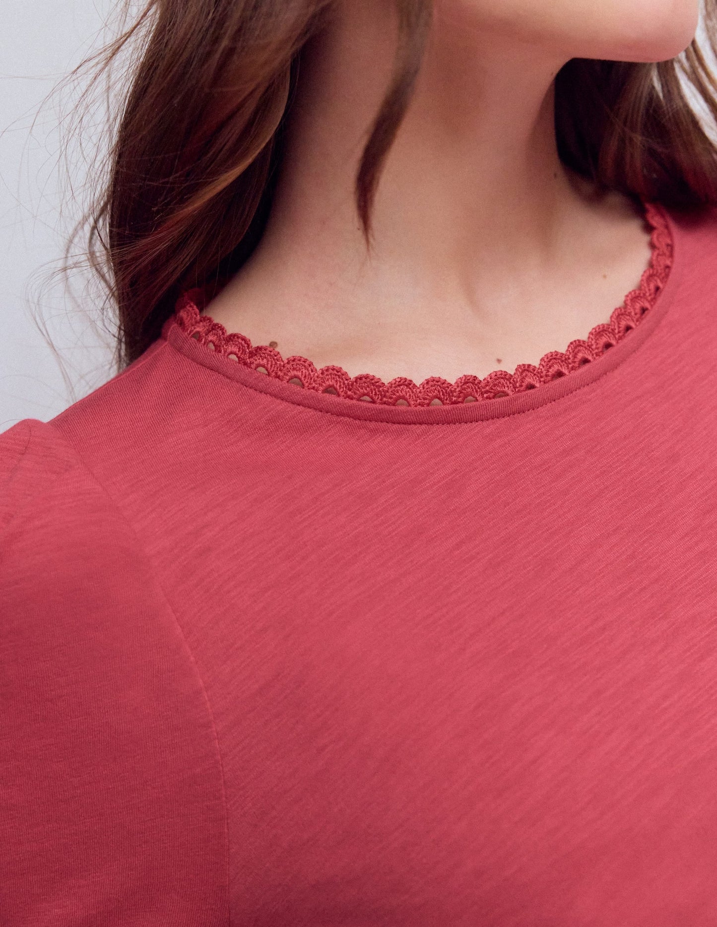 Ali Trim T-shirt-Hollyberry