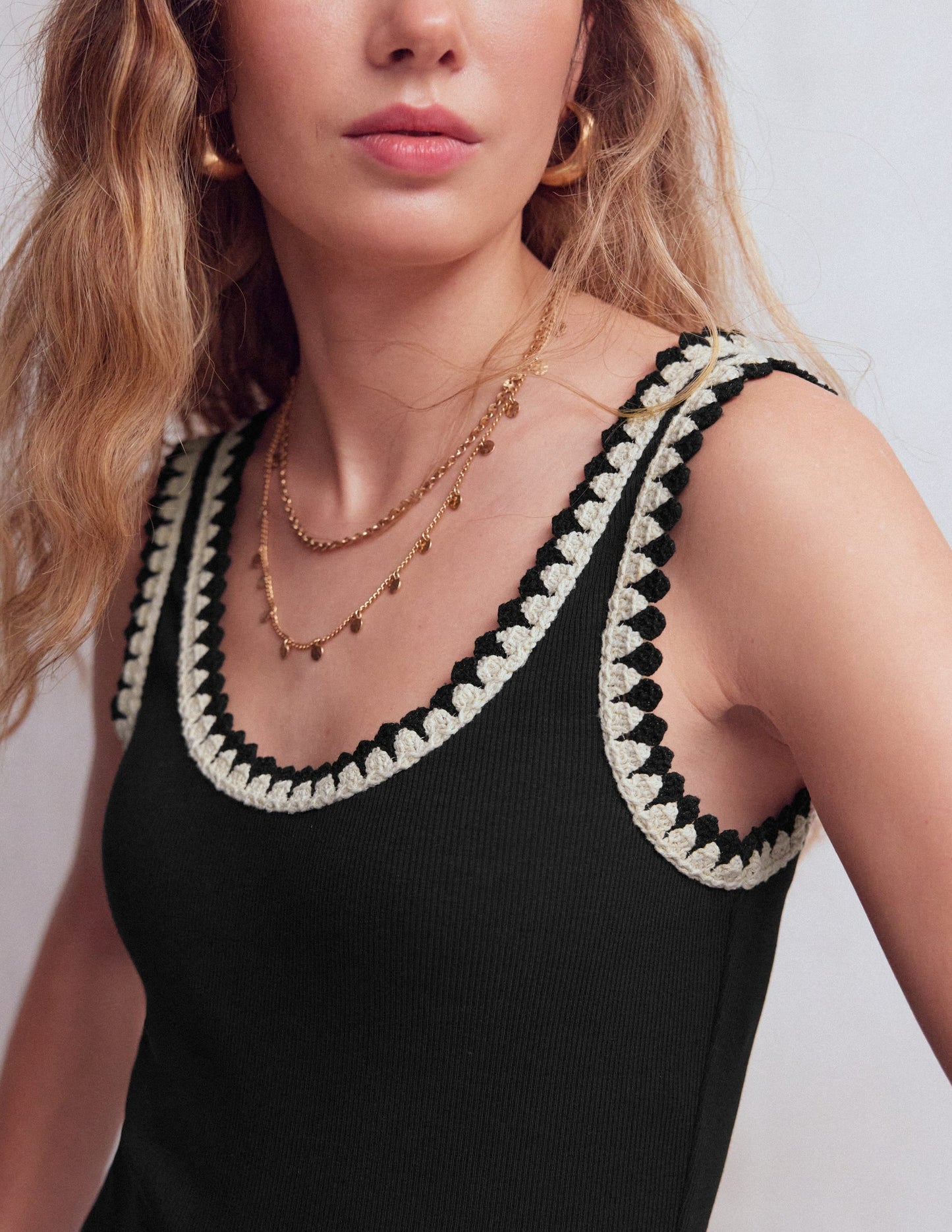 Maddie Trim Detail Vest-Black