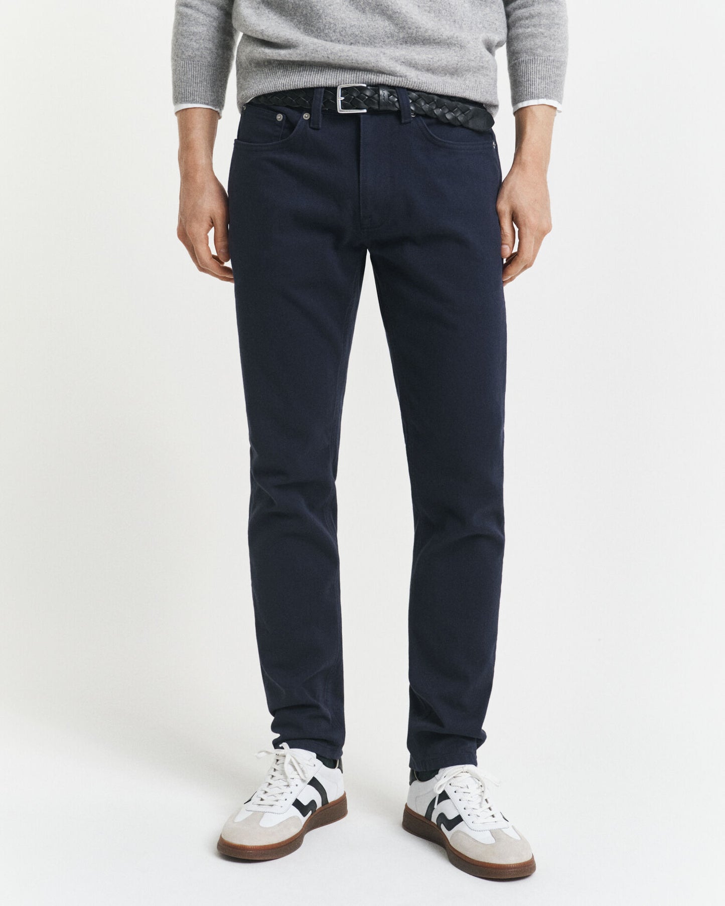 Schmal geschnittene Jeans aus weichem Twill