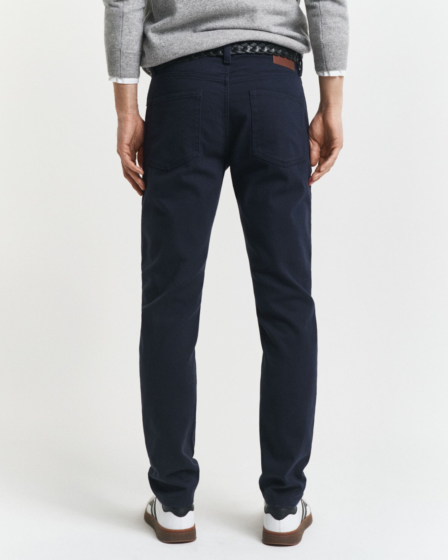 Schmal geschnittene Jeans aus weichem Twill