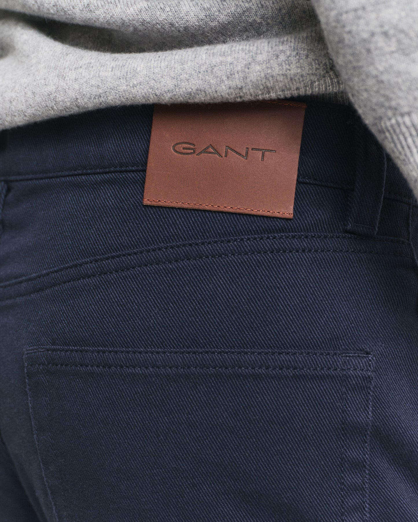 Schmal geschnittene Jeans aus weichem Twill