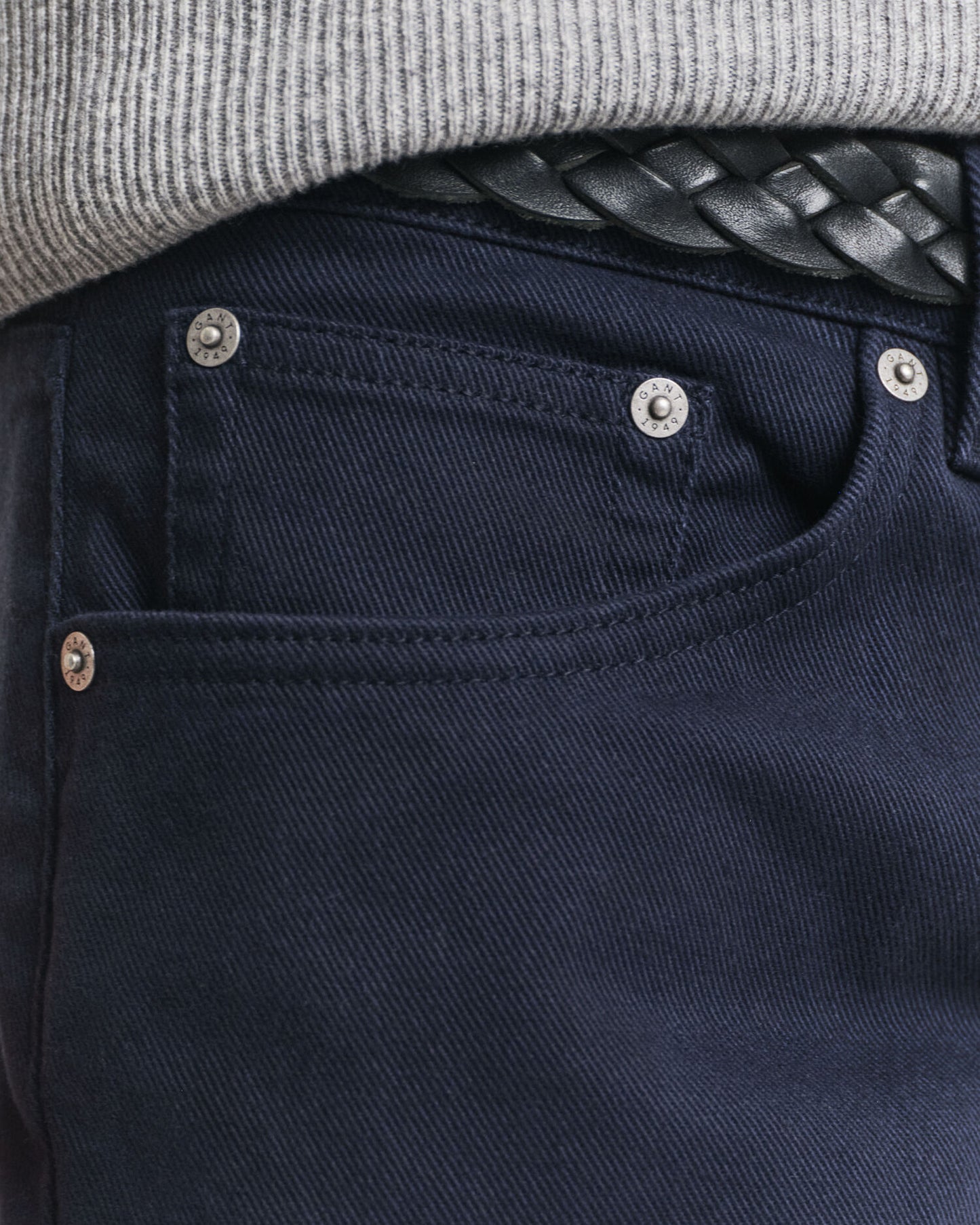 Schmal geschnittene Jeans aus weichem Twill