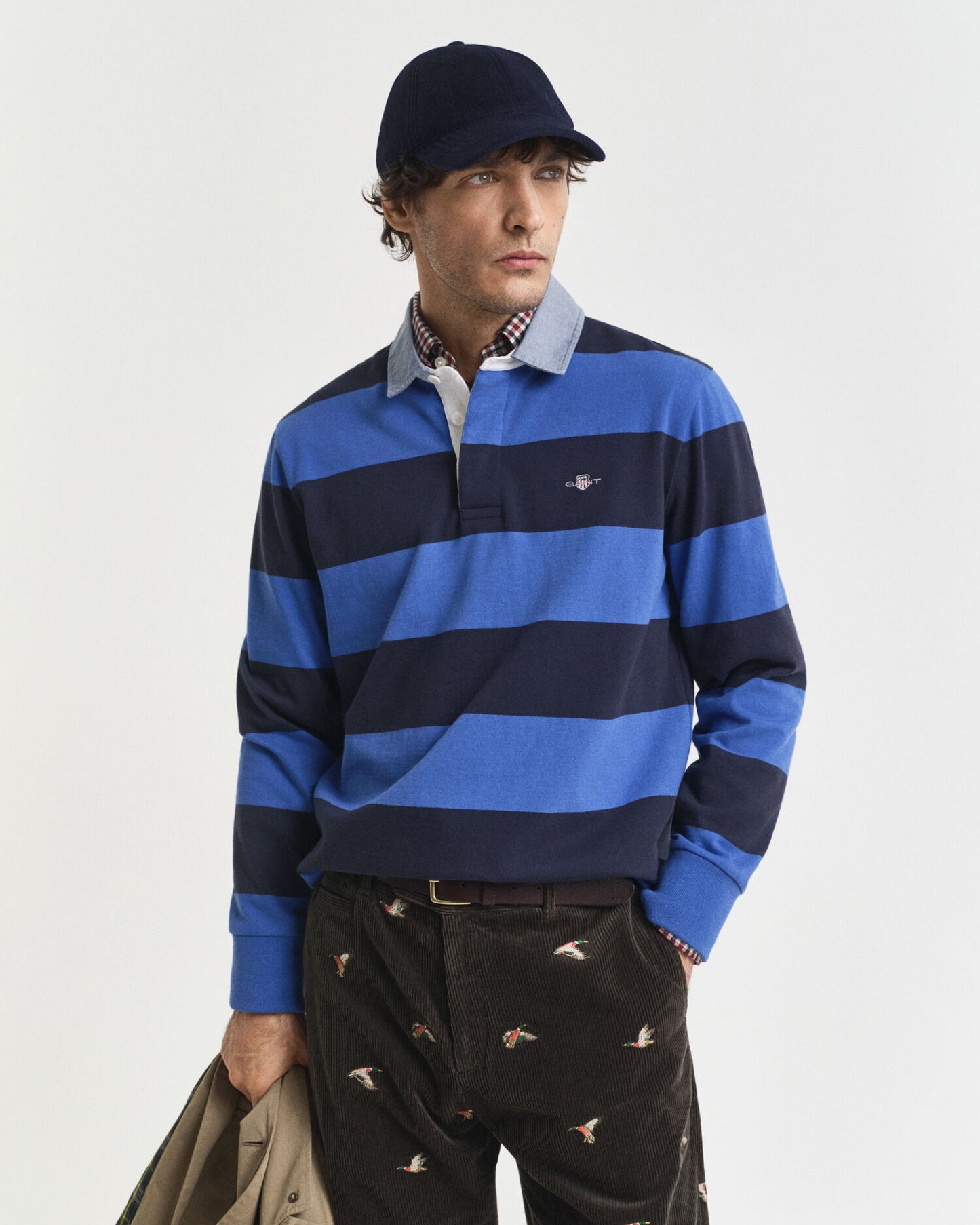 Gestreifter Rugger mit Chambray-Kragen