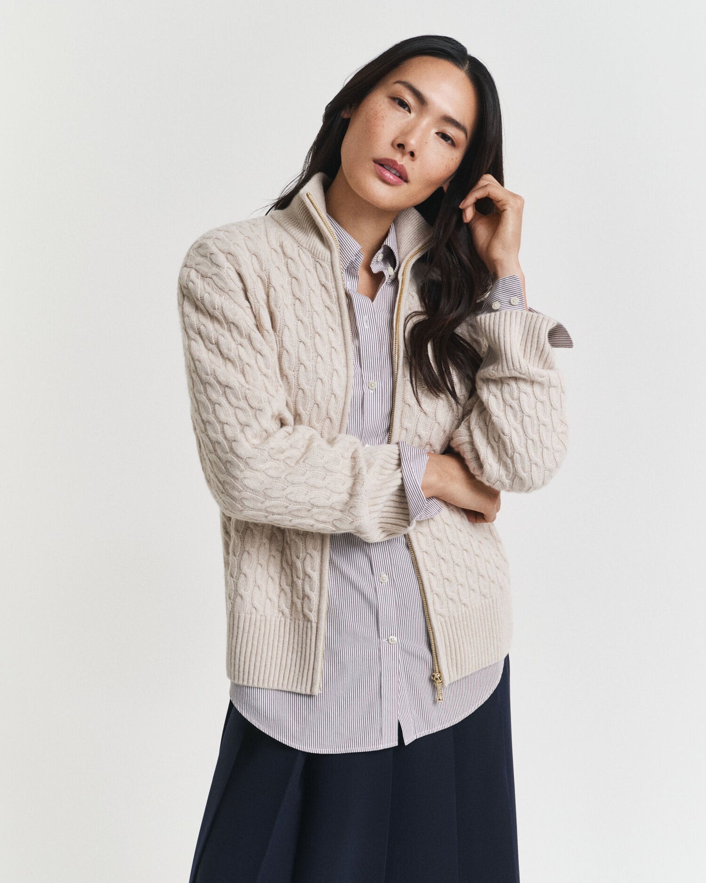 Strickjacke mit Reißverschluss und Zopfmuster