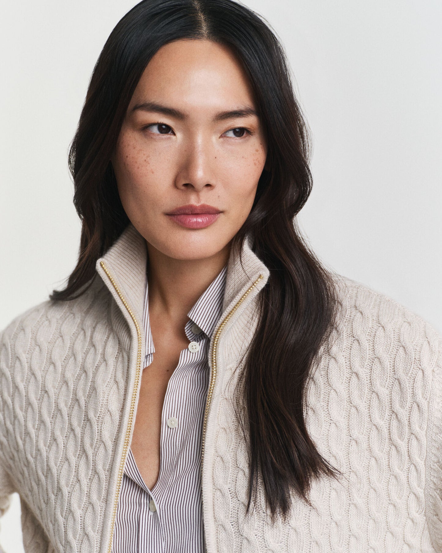 Strickjacke mit Reißverschluss und Zopfmuster