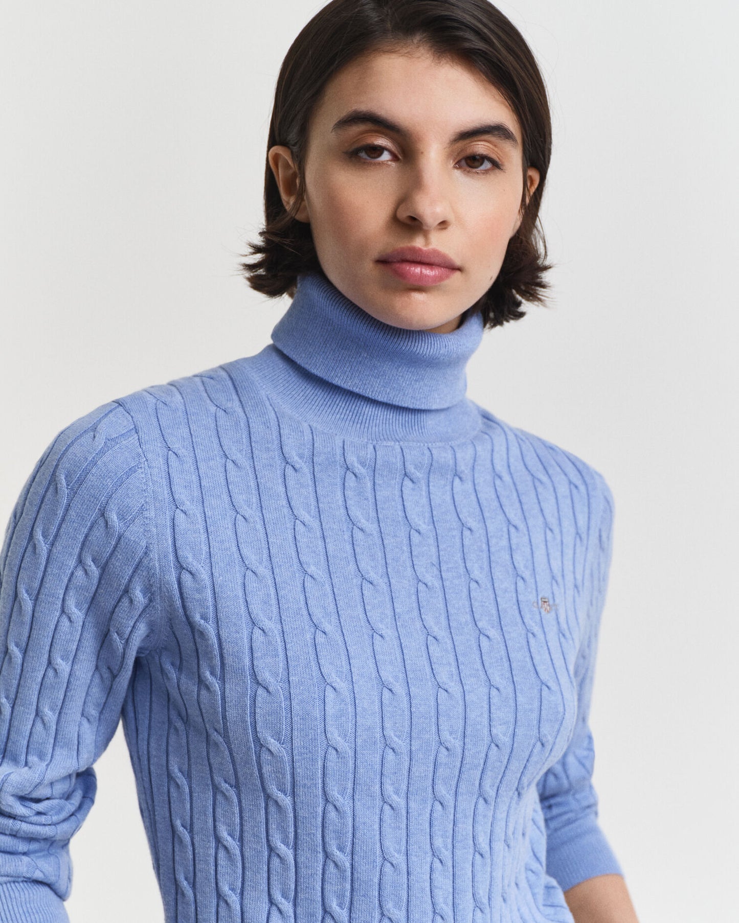 Rollkragenpullover mit Zopfmuster aus Stretch-Baumwolle