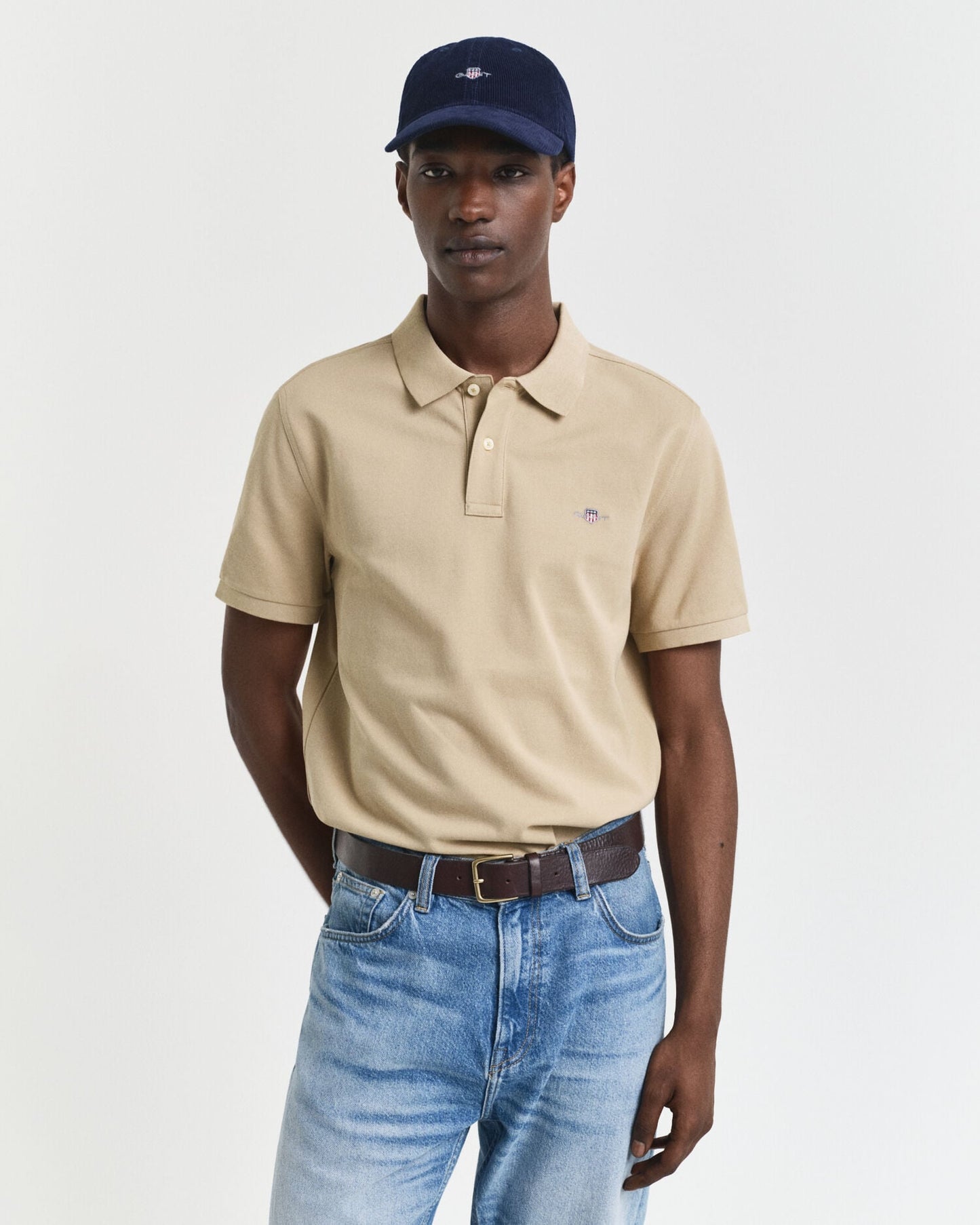 Polohemd aus Piqué mit regular fit und Wappenstickerei