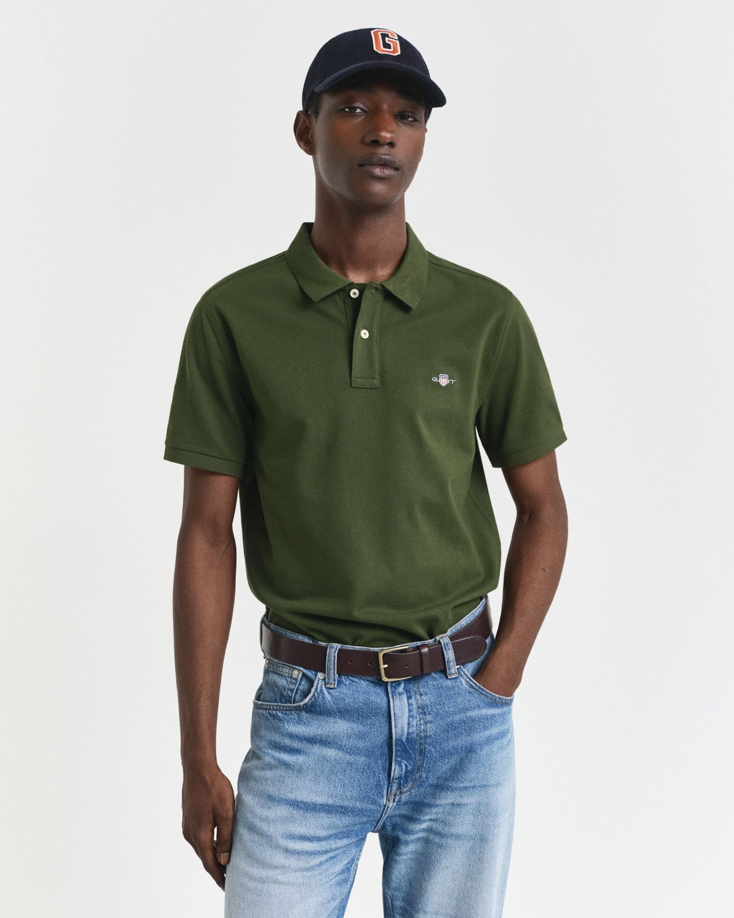 Polohemd aus Piqué mit regular fit und Wappenstickerei