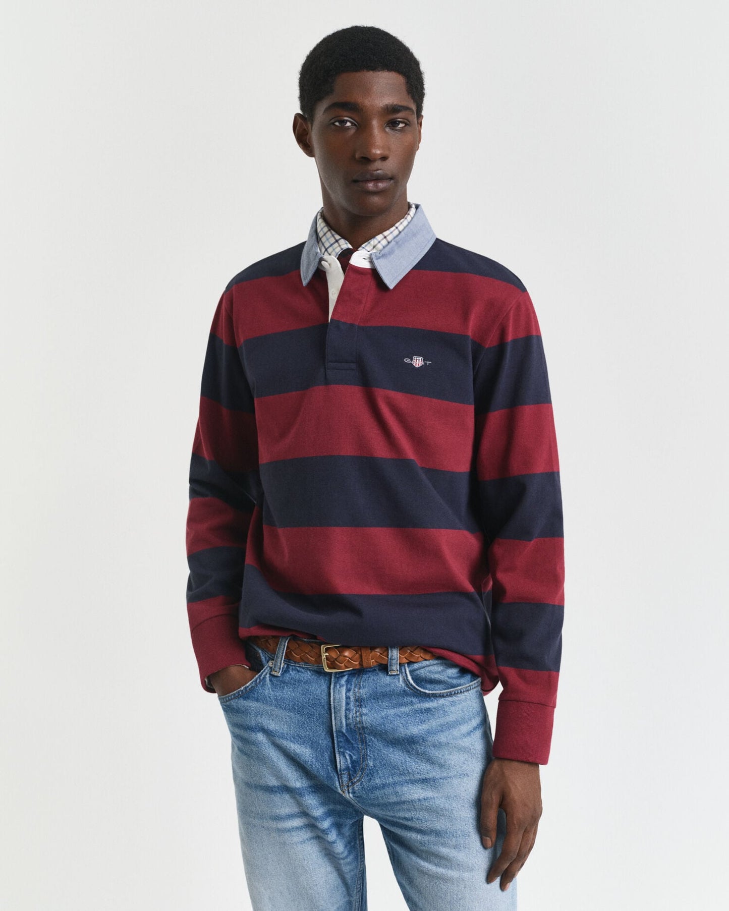 Gestreifter schwerer Rugger mit Chambray-Kragen