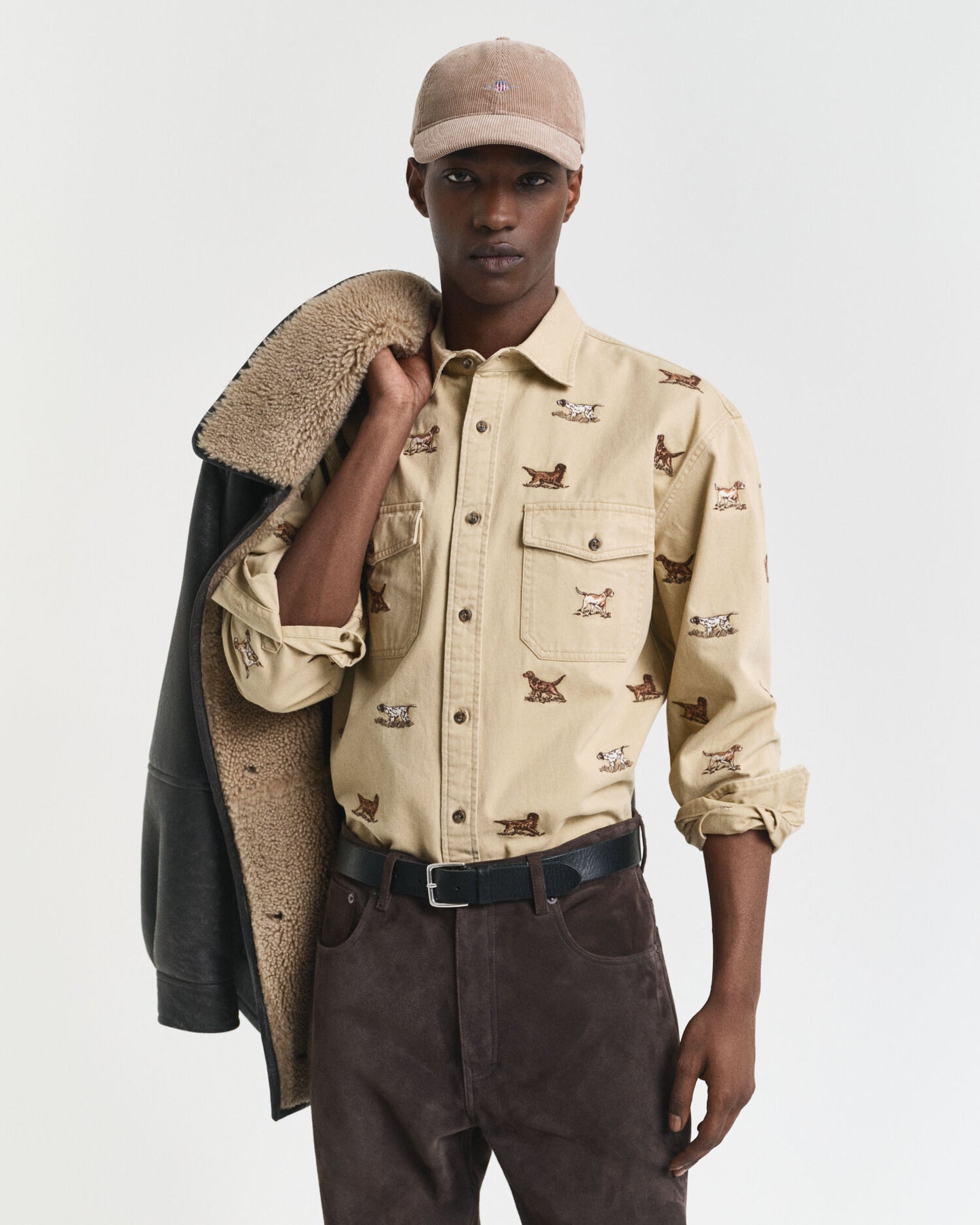 Leger geschnittenes Twill-Hemd mit Stickerei
