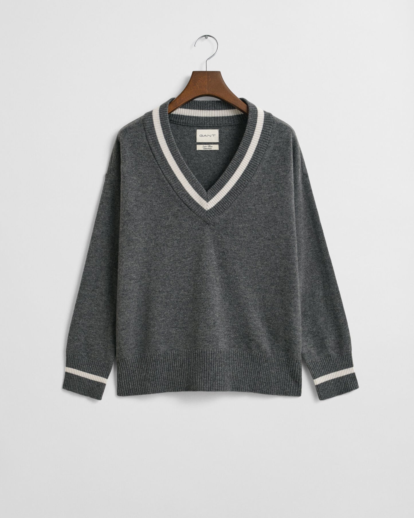 Superfeiner Lambswool-Pullover mit Kontrast-V-Ausschnitt