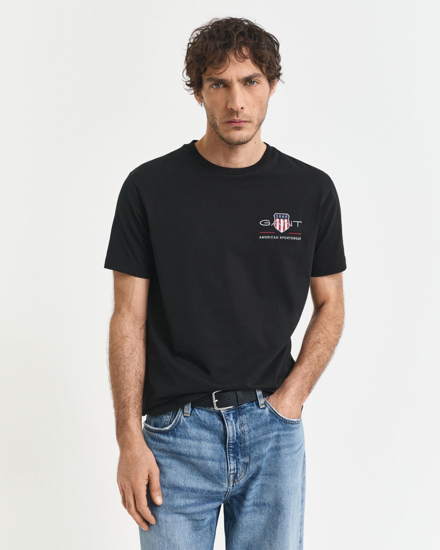 Besticktes Archivschild-T-Shirt